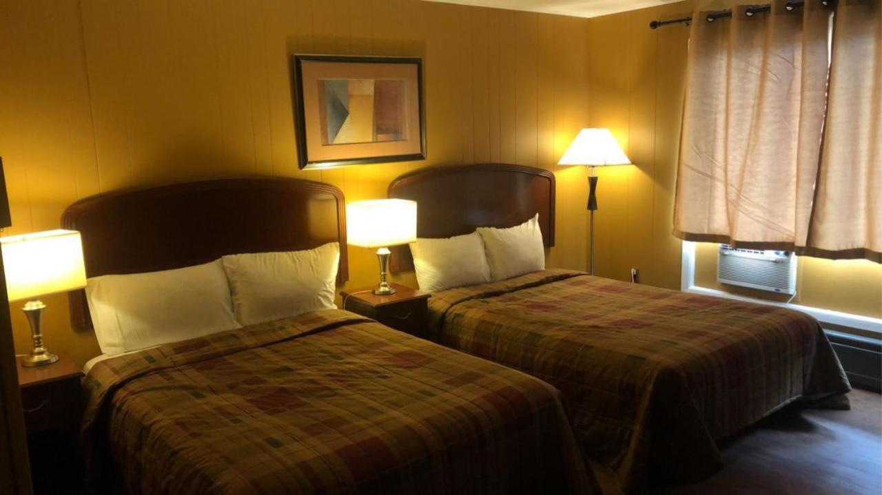 Moose Motel Smooth Rock Falls Exteriör bild