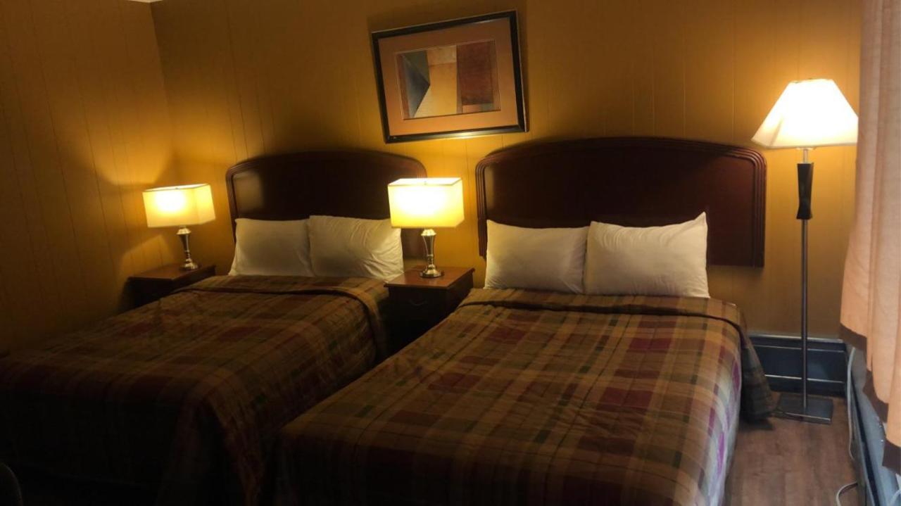 Moose Motel Smooth Rock Falls Exteriör bild