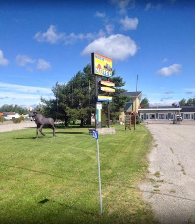 Moose Motel Smooth Rock Falls Exteriör bild